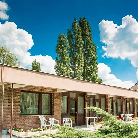 Hethland Zamárdi VSZ Üdülő Hotel Buitenkant foto
