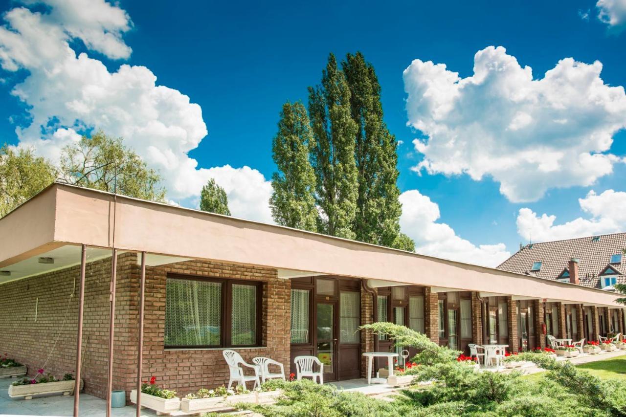 Hethland Zamárdi VSZ Üdülő Hotel Buitenkant foto