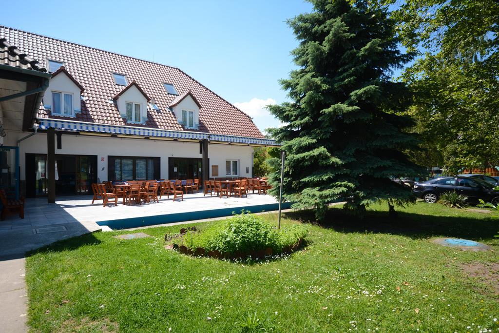 Hethland Zamárdi VSZ Üdülő Hotel Buitenkant foto
