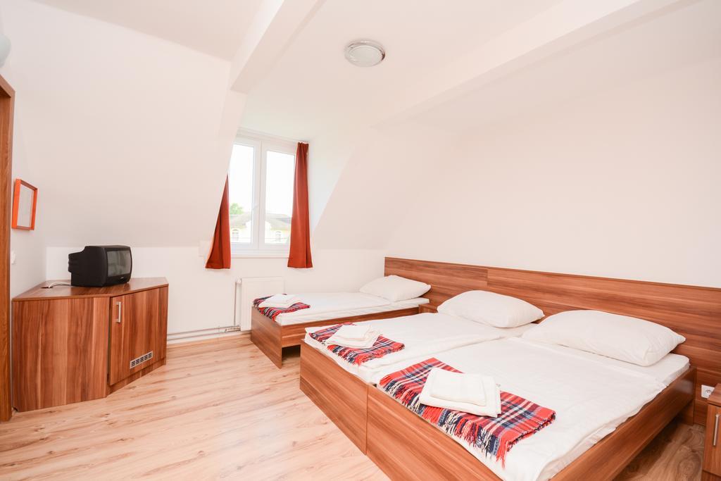Hethland Zamárdi VSZ Üdülő Hotel Buitenkant foto